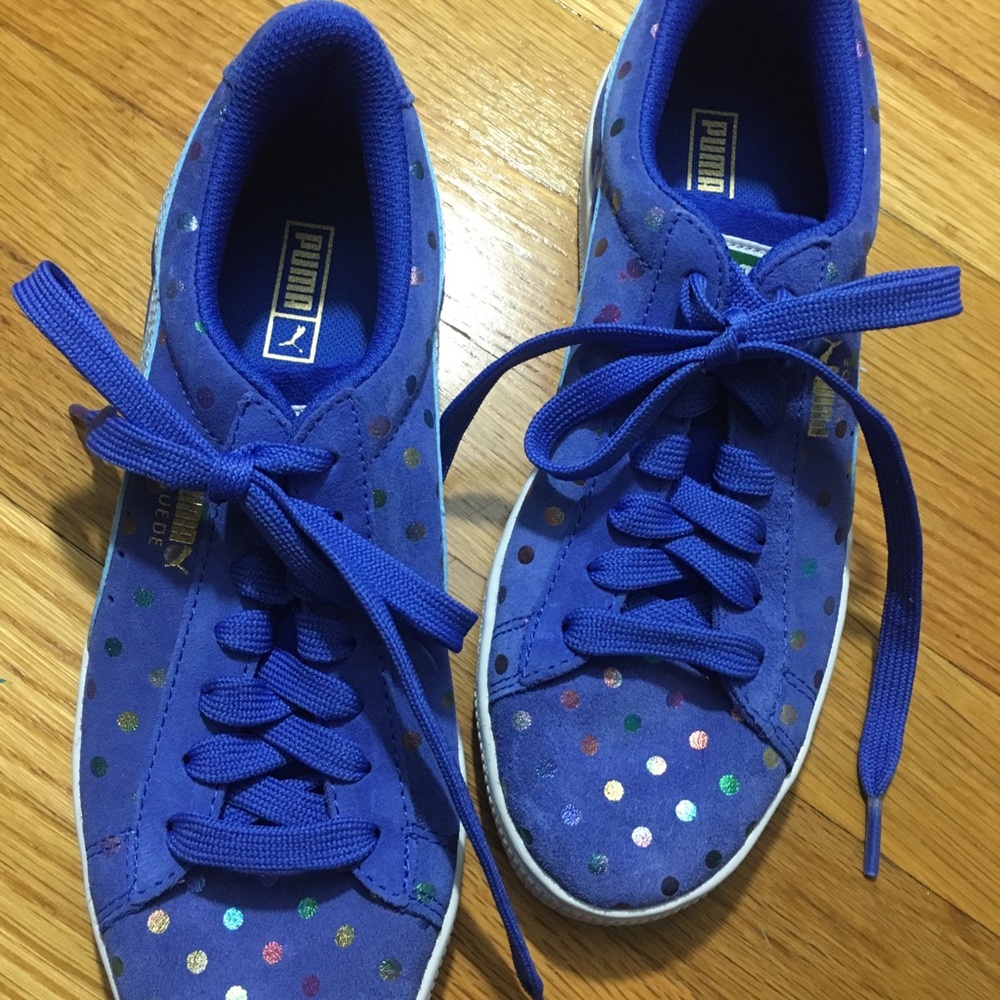 New puma suede low top sneakers.